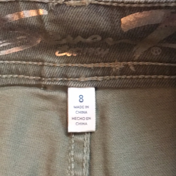 Seven7 Brand Utility Shorts in Camo Size 8 Inseam 5” with lots of stretch | NWT! - Picture 5 of 6